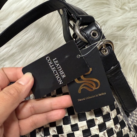 🔥SALE 🔥 Authentic Python Leather 2 Way Bag Brand New - Picture 8 of 13